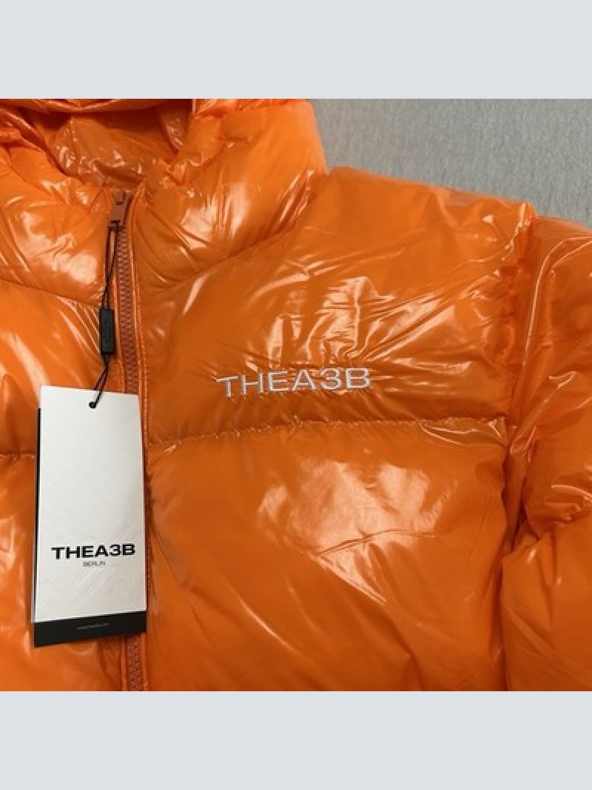 TheA3B Essence Logo Puffer Jacke Orange Größe XS Neu mit Etikett WINTERSALE!