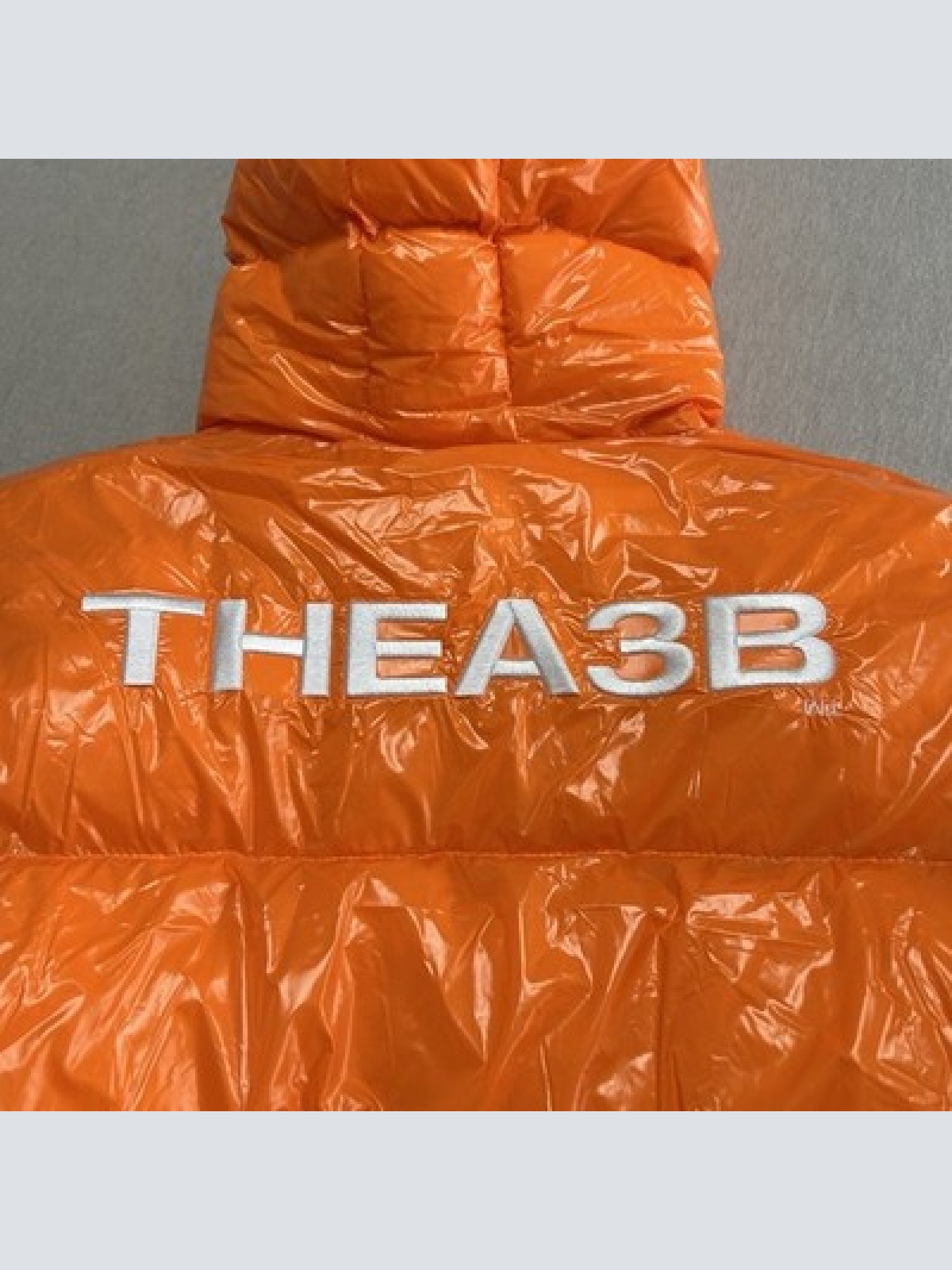TheA3B Essence Logo Puffer Jacke Orange Größe XS Neu mit Etikett WINTERSALE!