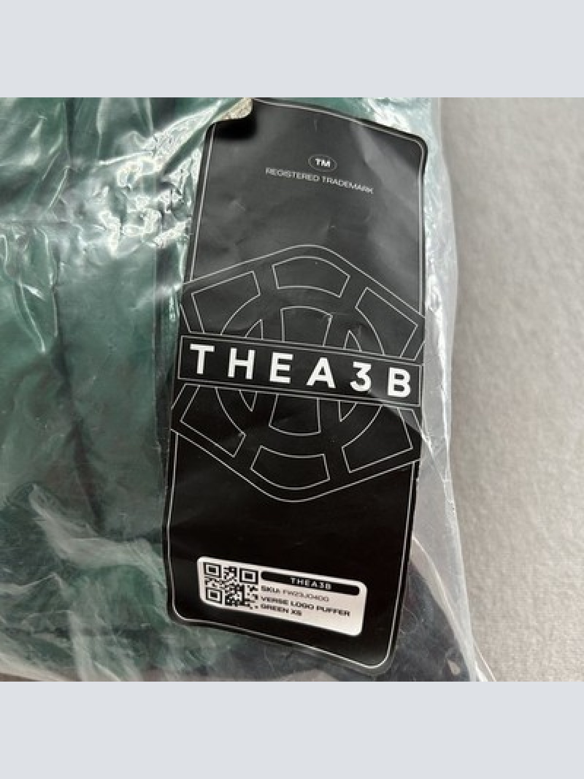 TheA3B Verse Logo Puffer Jacke Grün Größe XS Neu mit Mängel WINTERSALE!