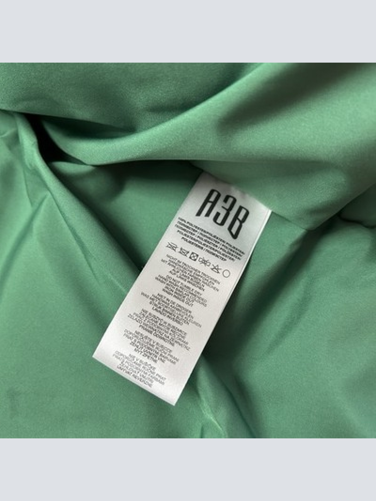 TheA3B Verse Logo Puffer Jacke Grün Größe XS Neu mit Mängel WINTERSALE!