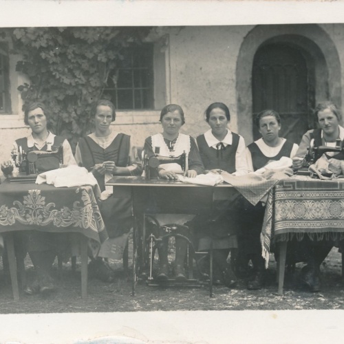 AK Annodazumals Näherinnen bei der Arbeit Ansichtskarte (18030)