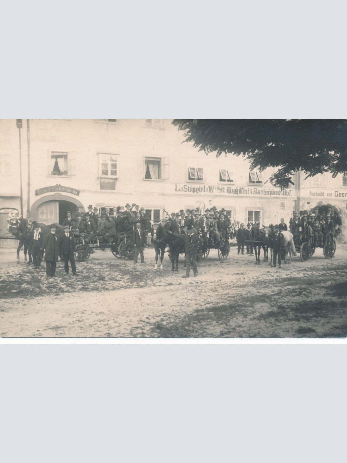 AK Annodazumals Bantisyherhof Männer mit Kutschen Ansichtskarte (18038)