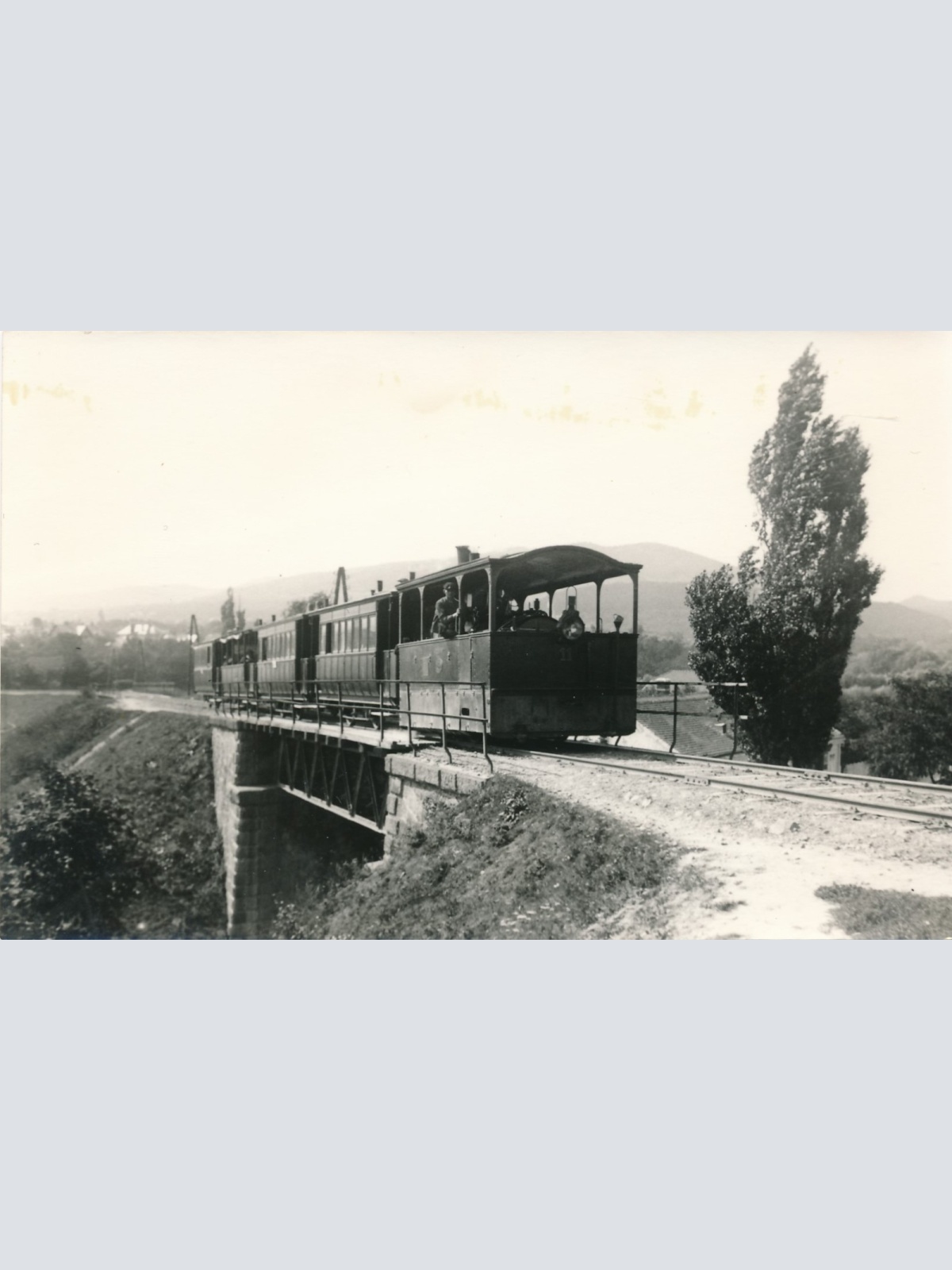 AK von der Wiesinger Brücke Eisenbahn auf Brücke  Ansichtskarte (18145)