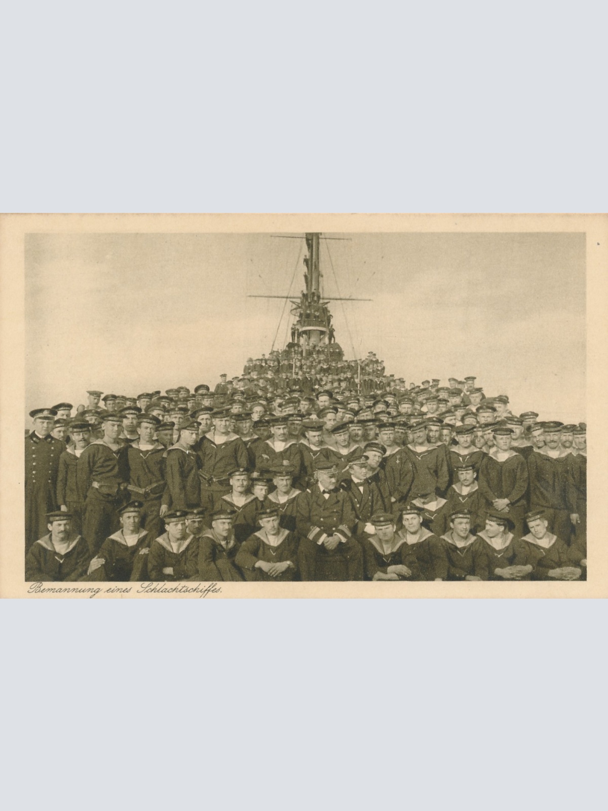 AK Bemmanung eines Schlachtschiffes Ansichtskarte (18125)