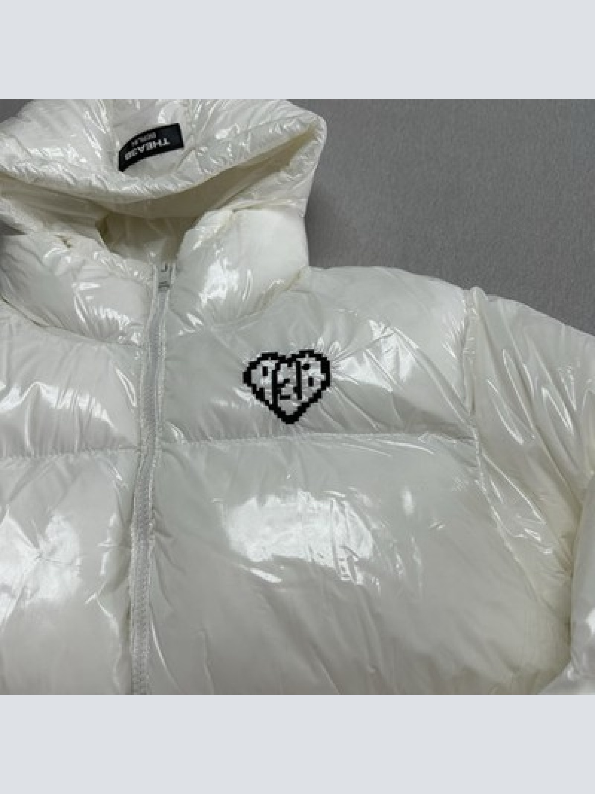 TheA3B Verse Logo Puffer Jacke Weiß Größe XS Neu mit Etikett WINTERSALE!