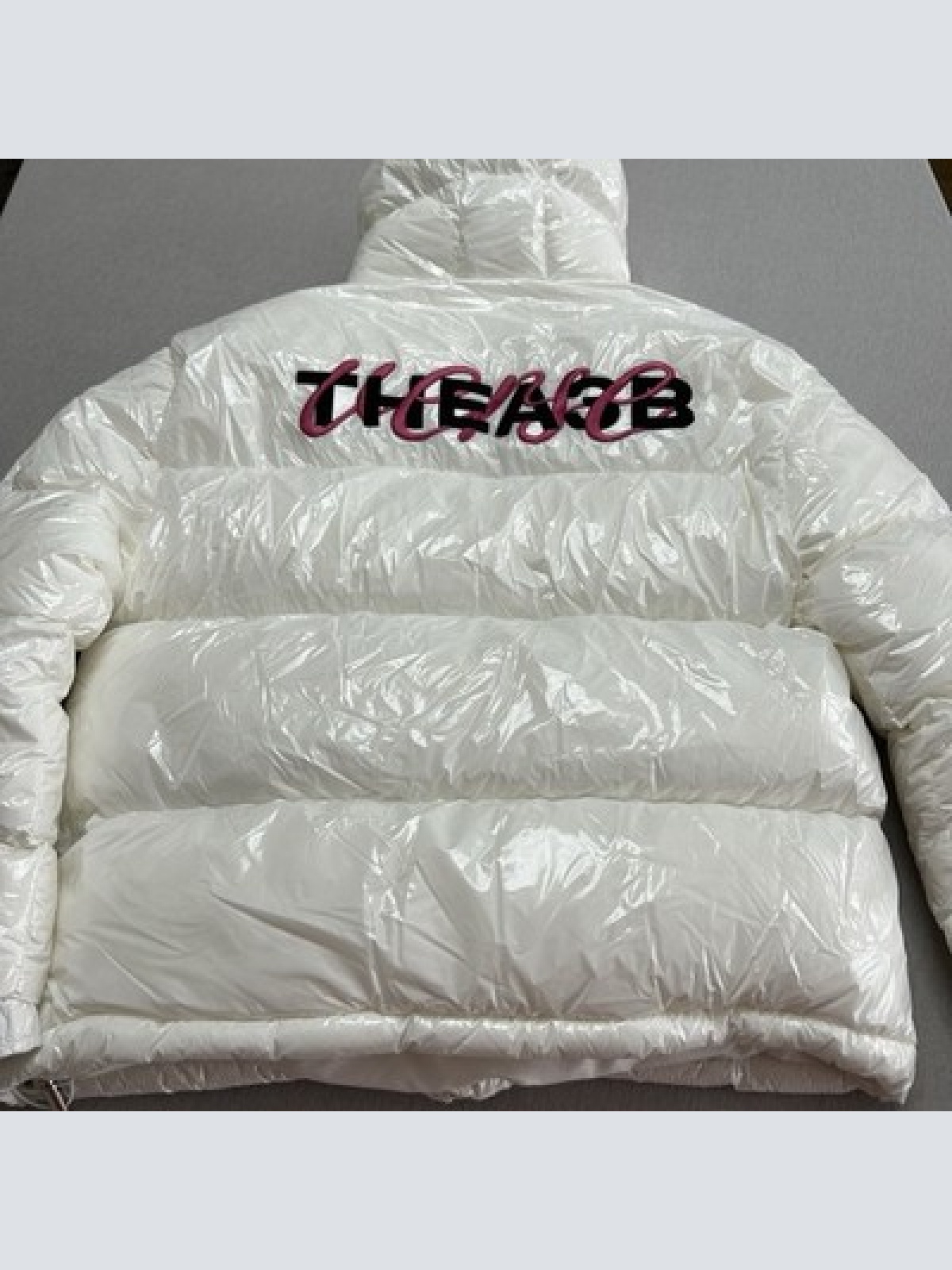 TheA3B Verse Logo Puffer Jacke Weiß Größe XS Neu mit Etikett WINTERSALE!