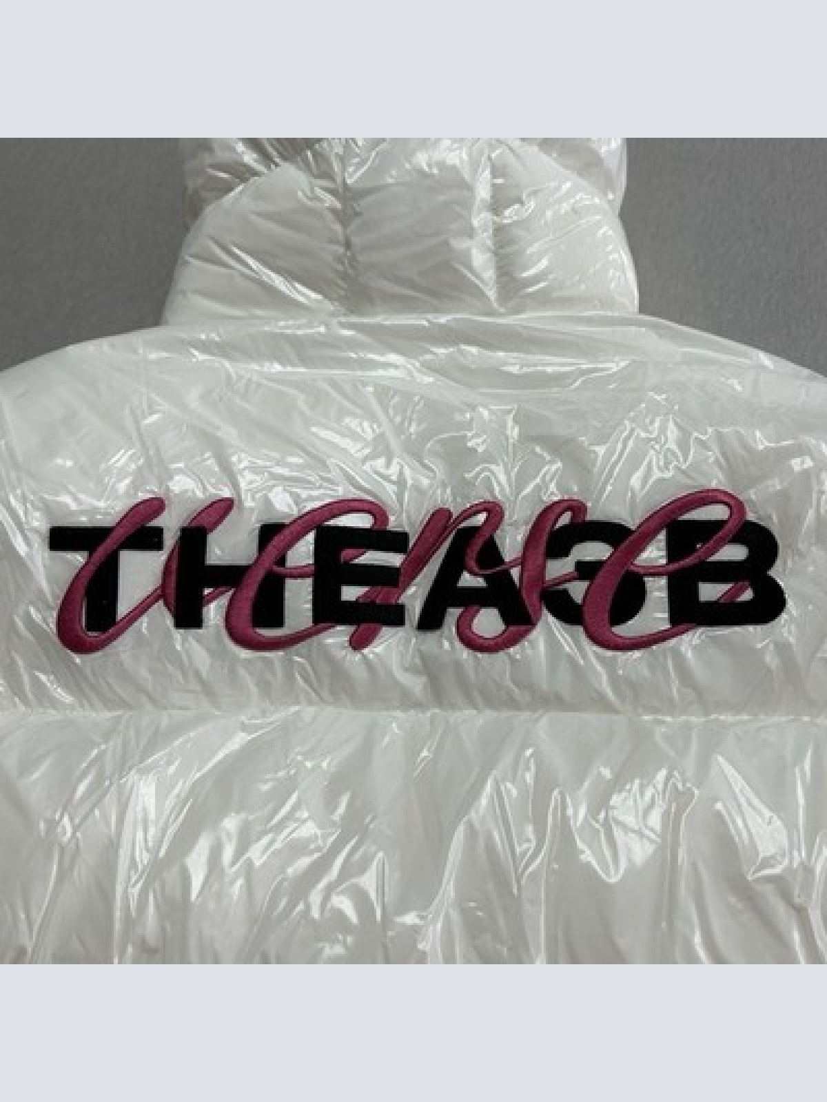 TheA3B Verse Logo Puffer Jacke Weiß Größe XS Neu mit Etikett WINTERSALE!