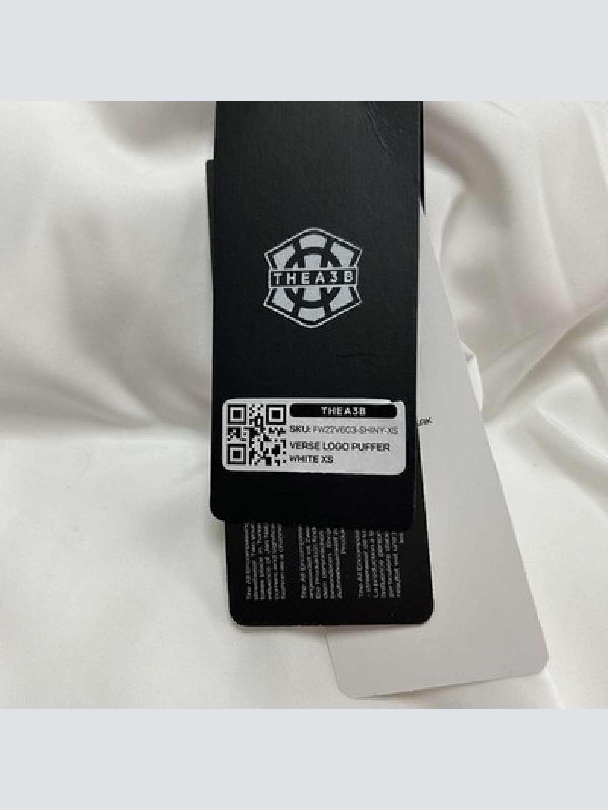 TheA3B Verse Logo Puffer Jacke Weiß Größe XS Neu mit Etikett WINTERSALE!