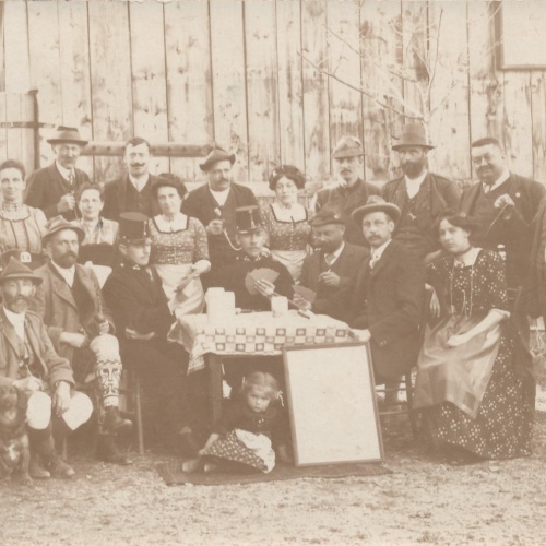 AK Annodazumals Kartenspiel mit Polizisten Ansichtskarte (18482)