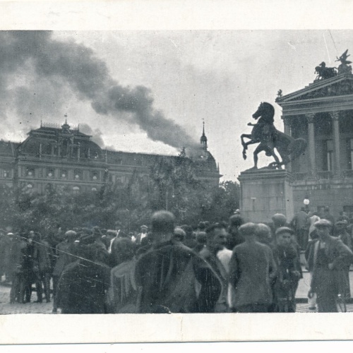 AK aus Wien Brand des Justizpalastes 1915 / 16 Ansichtskarte (18366)