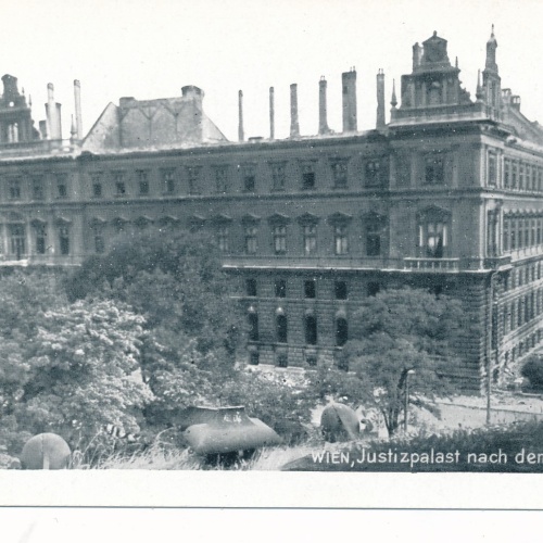 AK aus Wien Brand des Justizpalastes 1915 / 16 Ansichtskarte (18368)