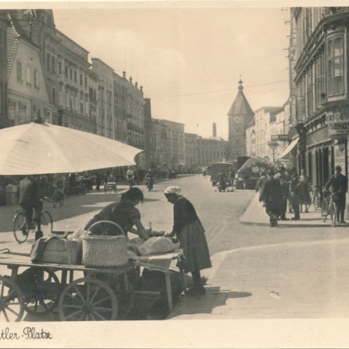 AK aus Wels Adolf Hitler Platz Oberösterreich Ansichtskarte (18641)