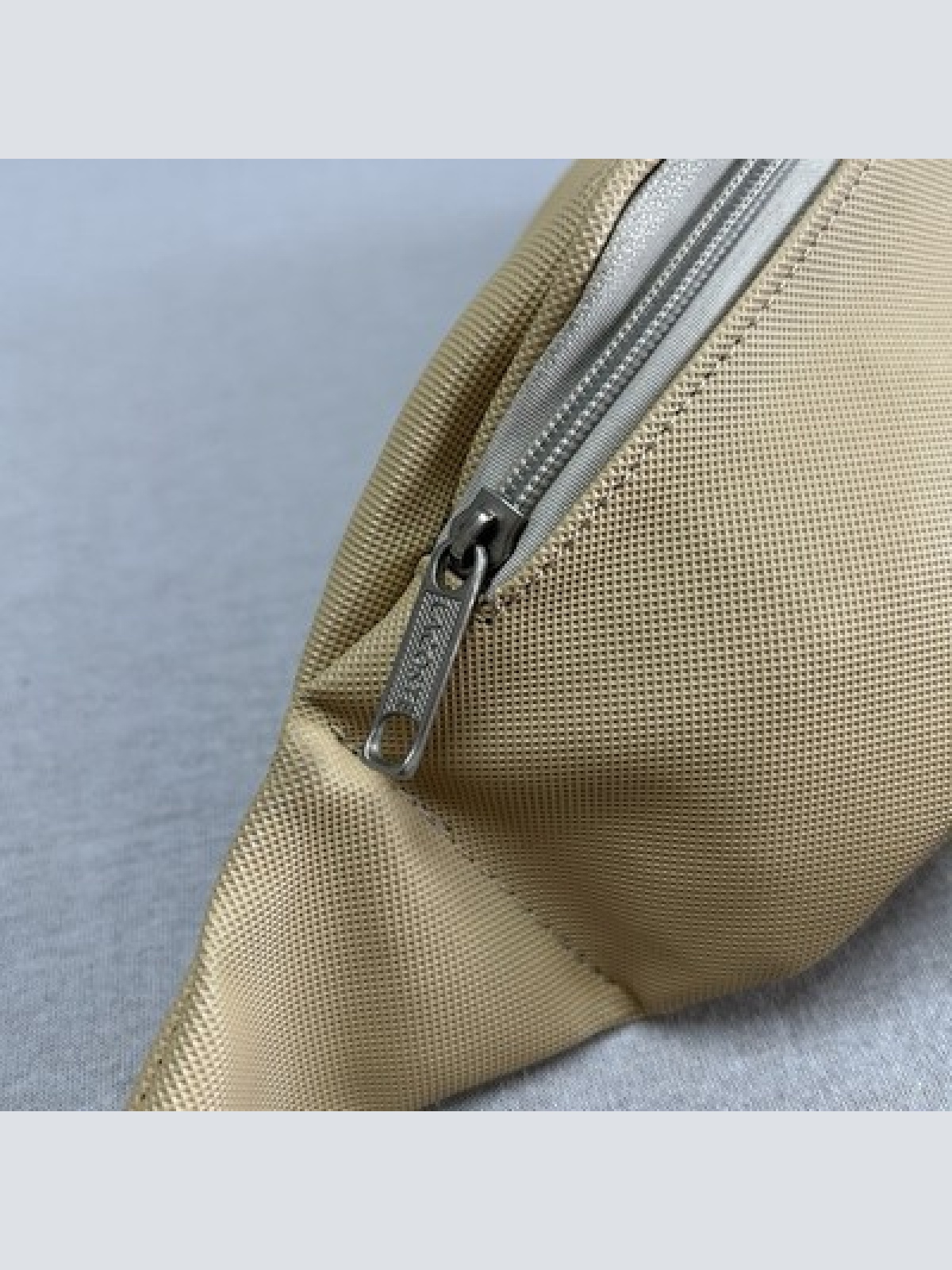 Lacoste Bauchtasche Gürteltasche Beige Creme – Klassiker mit Krokodil-Logo – Top