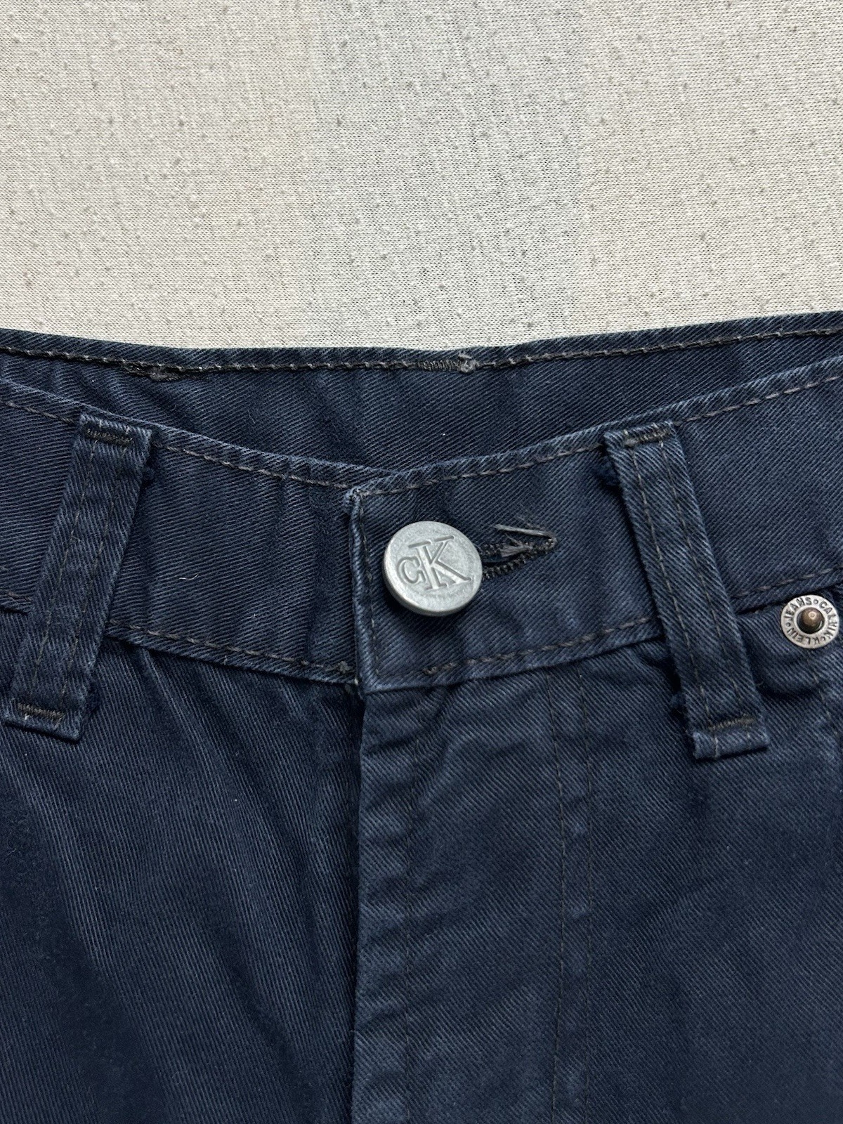 Dünne Calvin Klein Herren Jeans W31 L34 Dunkelblau Maße auf Fotos