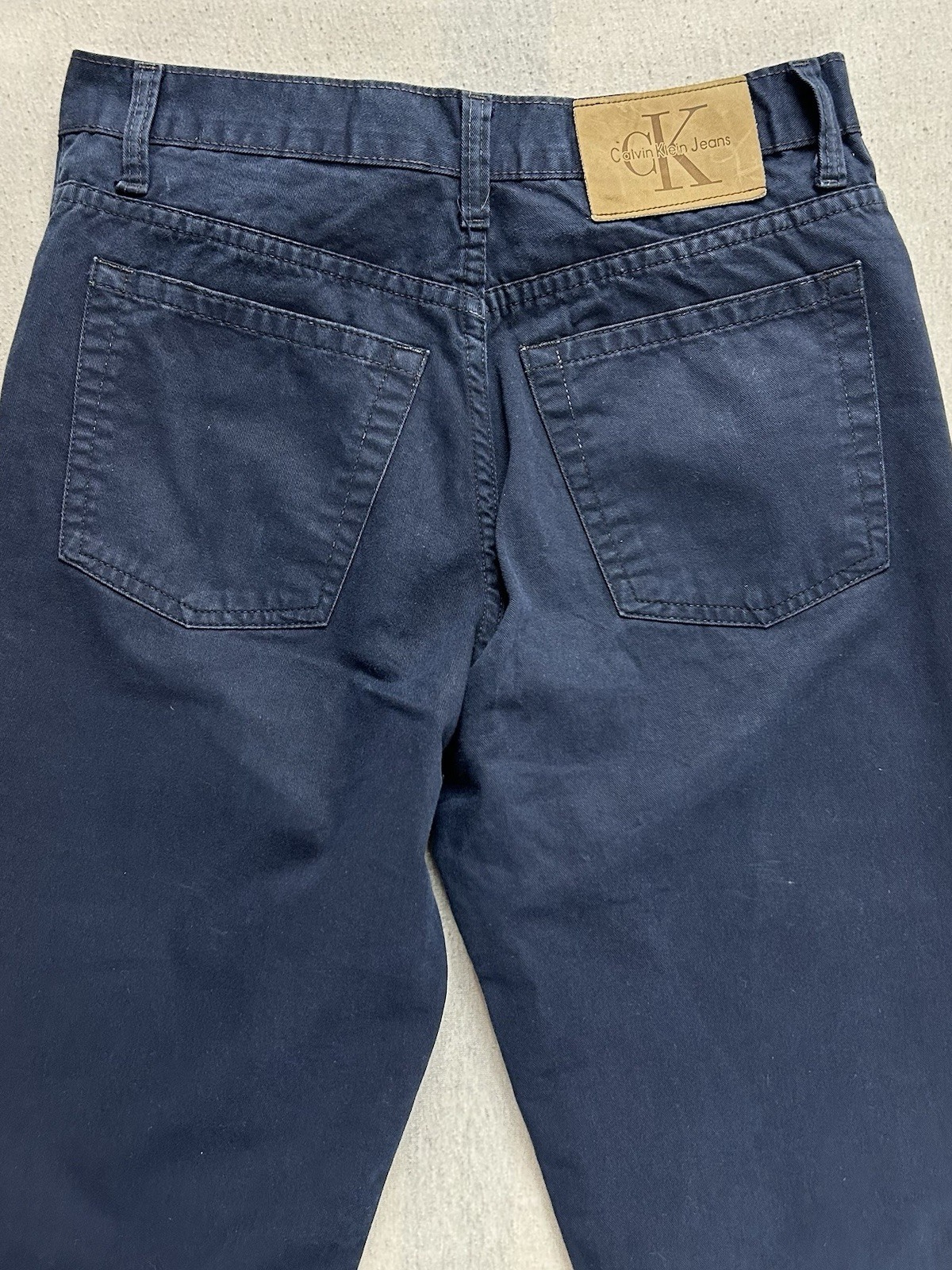 Dünne Calvin Klein Herren Jeans W31 L34 Dunkelblau Maße auf Fotos