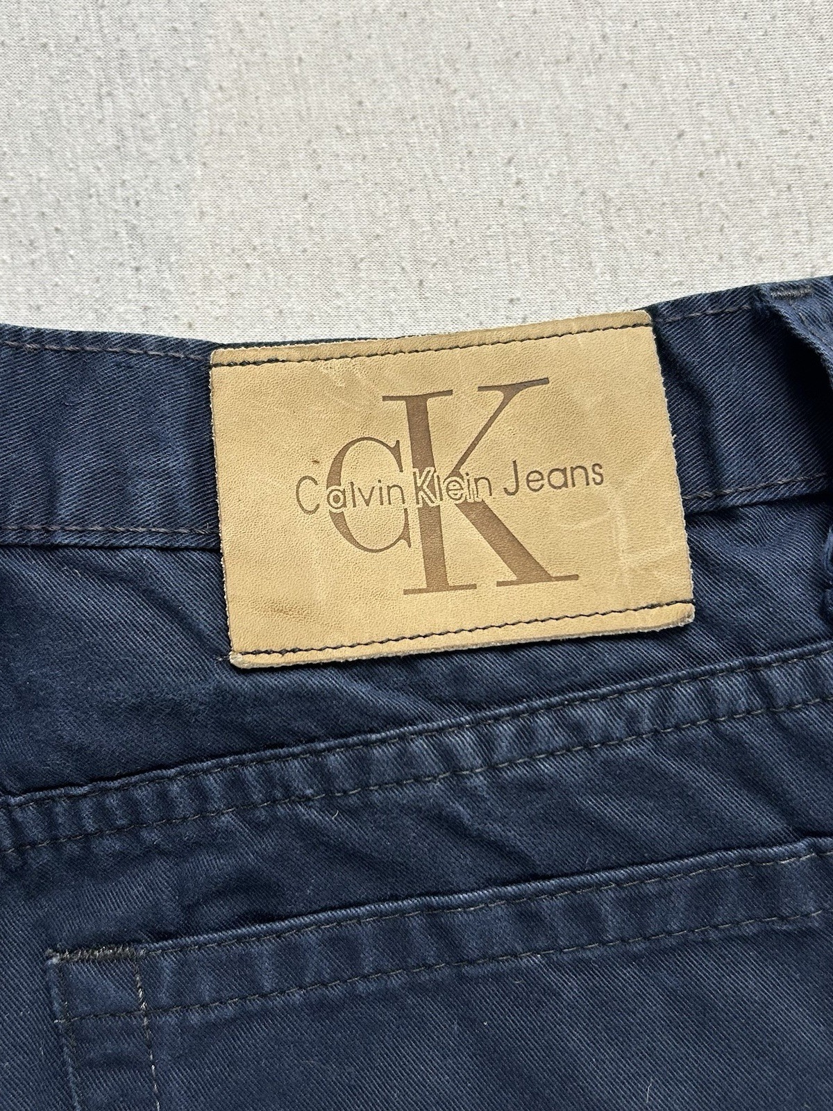 Dünne Calvin Klein Herren Jeans W31 L34 Dunkelblau Maße auf Fotos