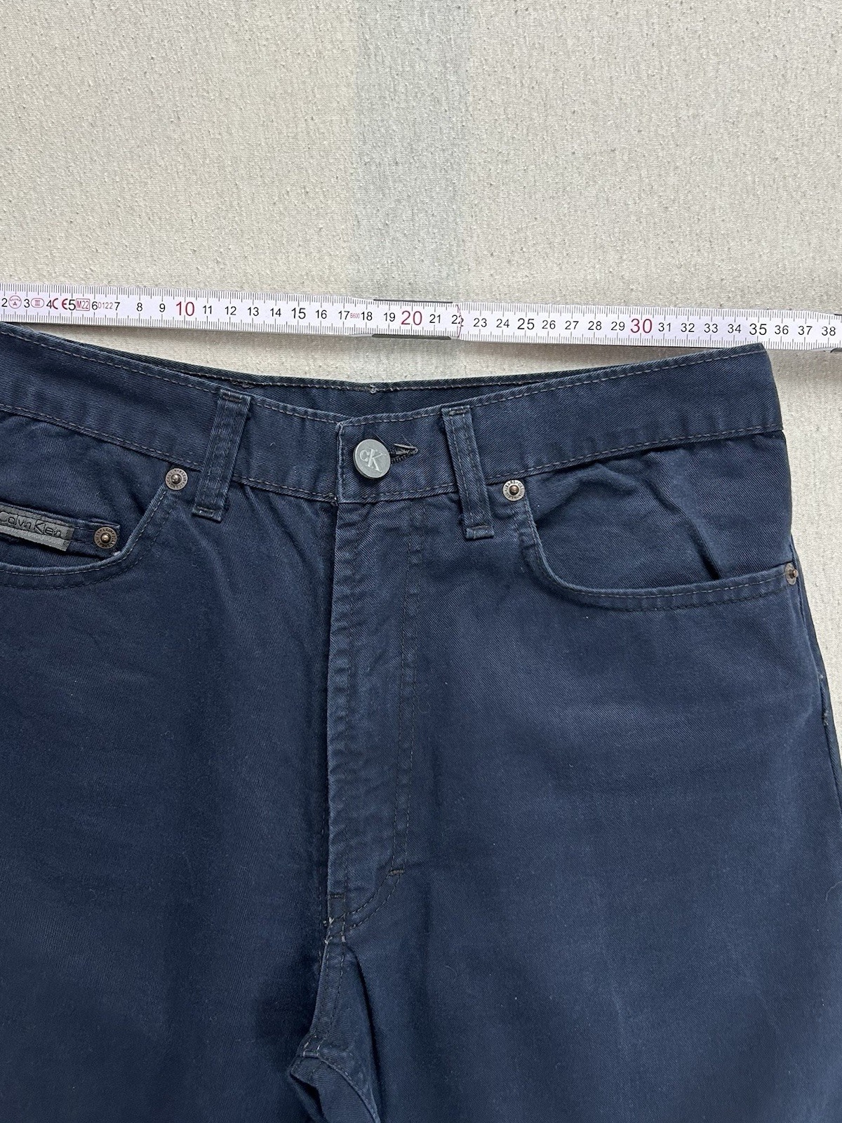 Dünne Calvin Klein Herren Jeans W31 L34 Dunkelblau Maße auf Fotos
