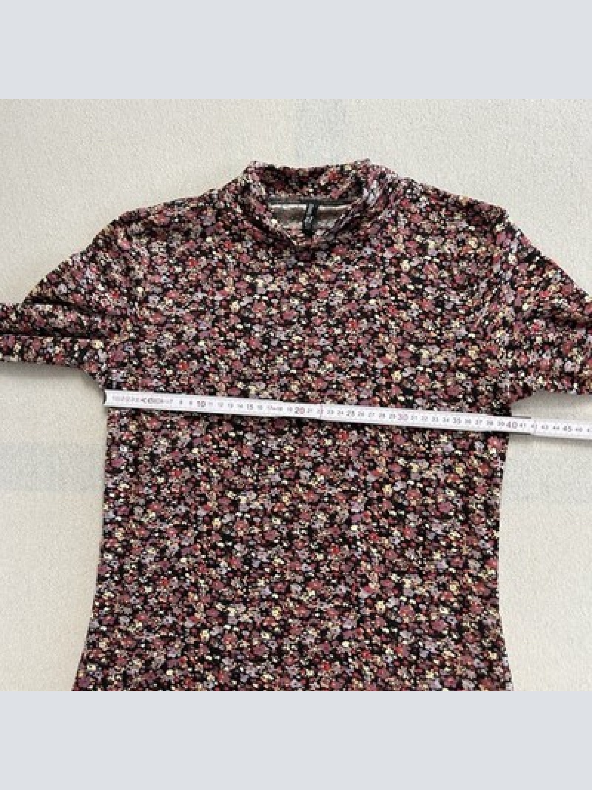 Laura Torelli Fashion Langarmshirt mit Blumenmuster Größe S Slim Maße auf Fotos