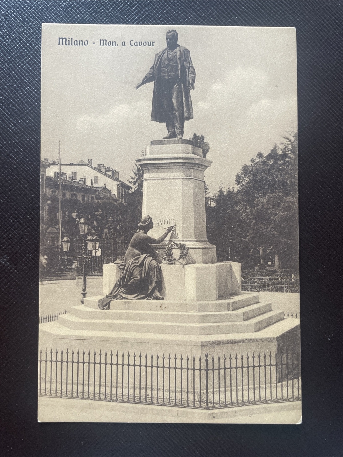 Milano - Mon. a Cavour 400767 DN ShIt