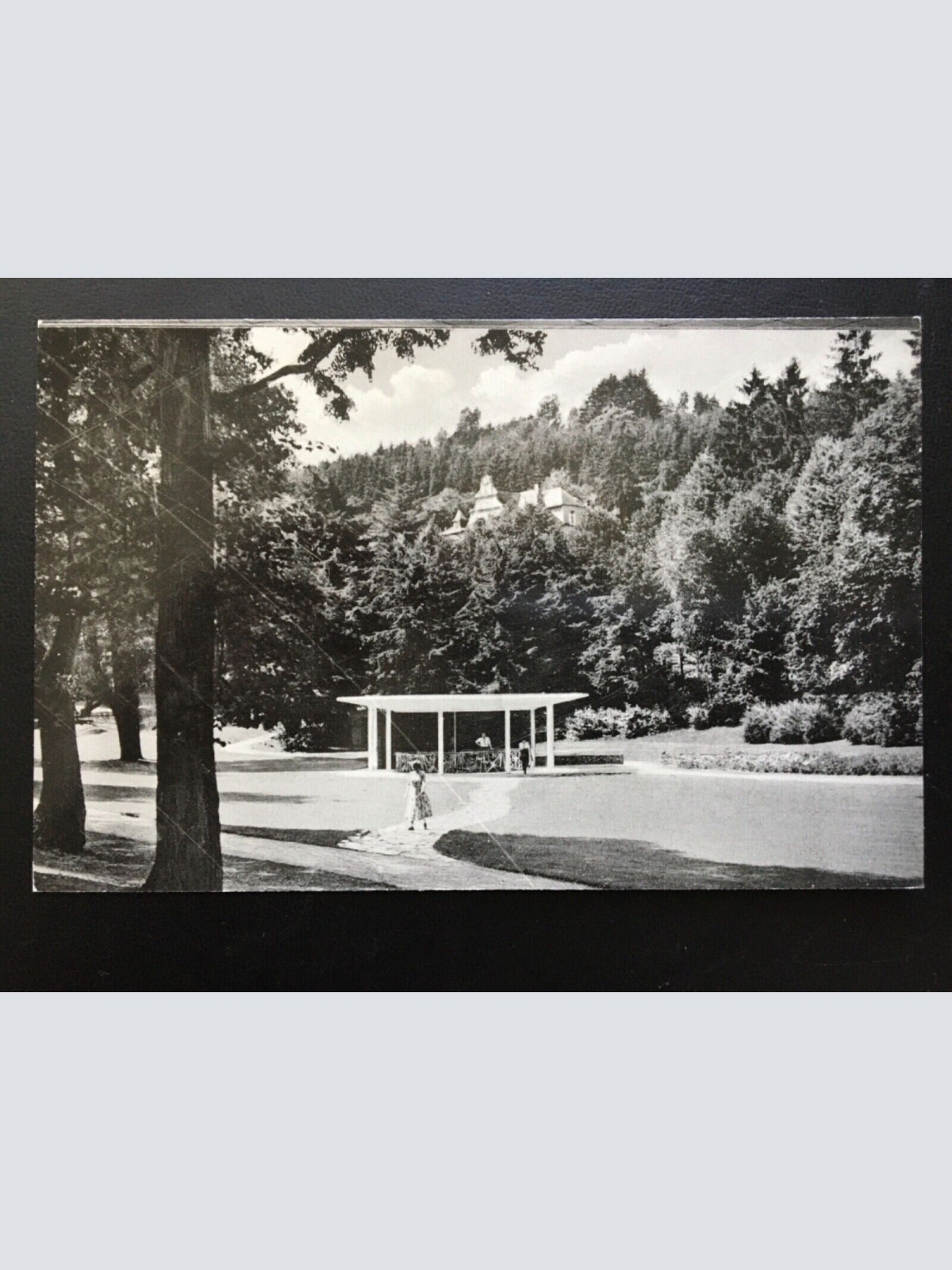 Bad Schwalbach - Stahlbrunnen - Frau im Park 968 TH