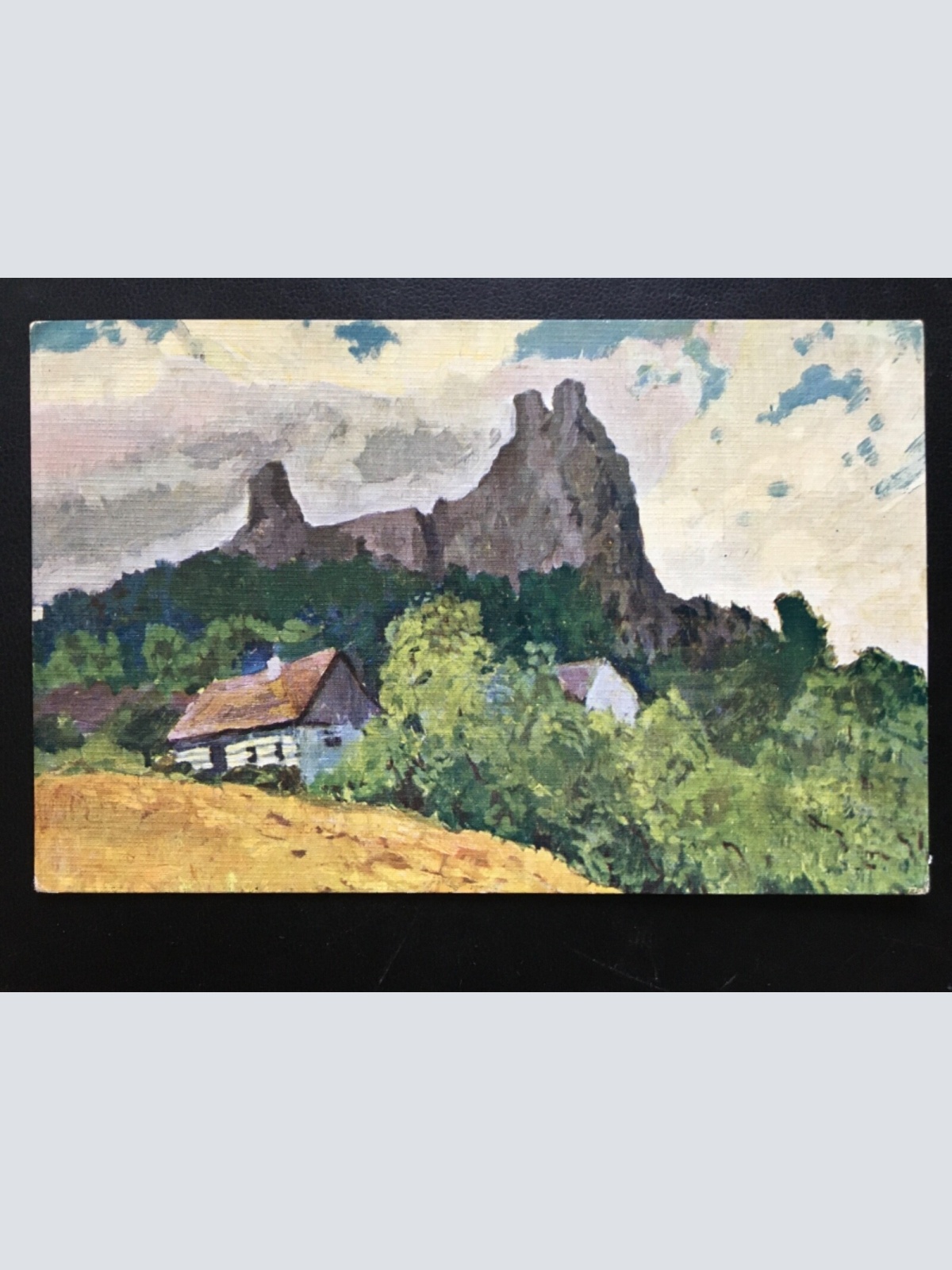 Häuser am Fuss eines Berges (J.Plichty) - Landschaft Wald - Künstlerkarte 907 TH