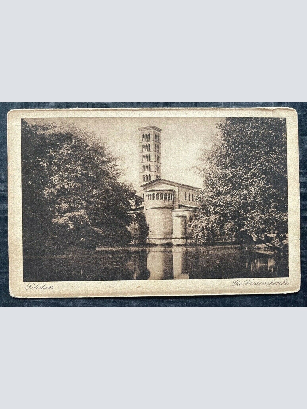 Potsdam Friedenskirche Turm Gebäude See Park Brandenburg Deutschland 410459 TH