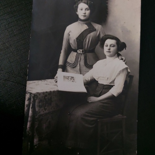 Zwei Frauen 19. Jahrhundert Kleidung Tisch Tischdecke 402611 WM F