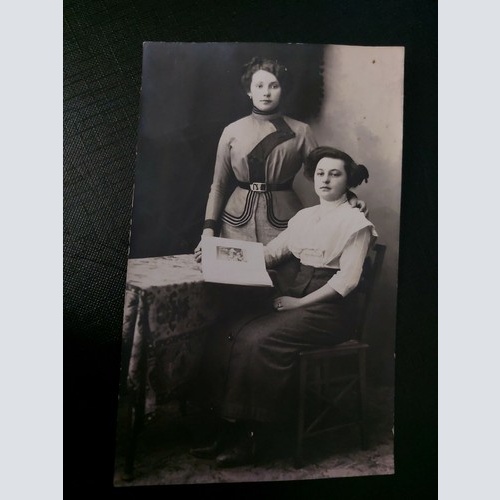 Zwei Frauen 19. Jahrhundert Kleidung Tisch Tischdecke 402611 WM F