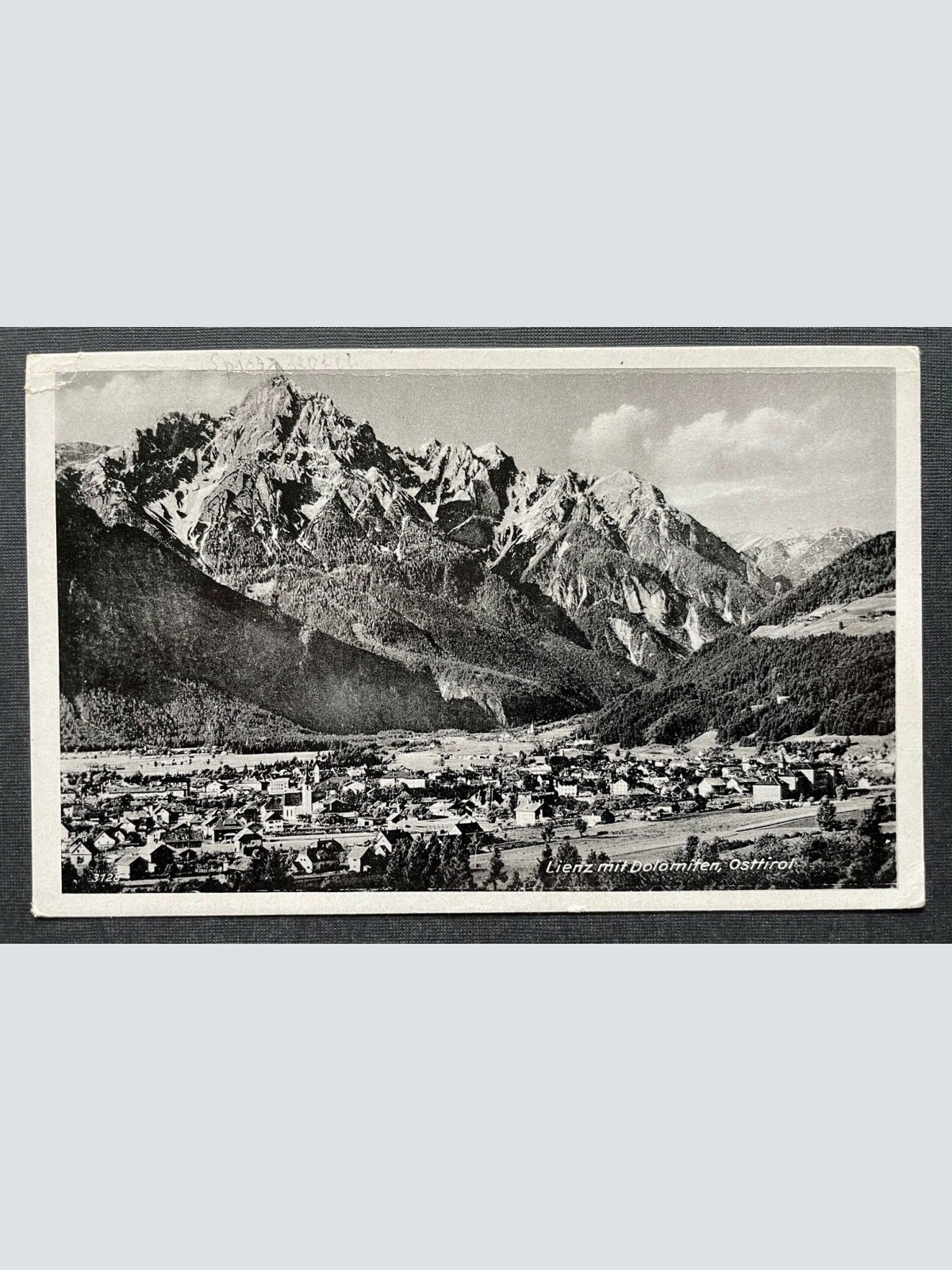 Lienz mit Dolomiten Stadt Gebirge Berg Wald Osttirol Österreich 402663 TH C