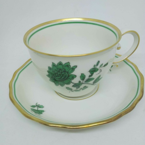 Augarten Tasse mit Untertasse Dekor grüne Rosen 62 5851 75 mit Goldrand 60216