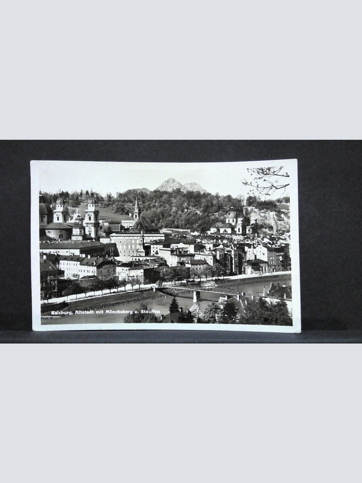 Salzburg Altstadt mit Mönchsberg und Stauffen Salzach JW5641